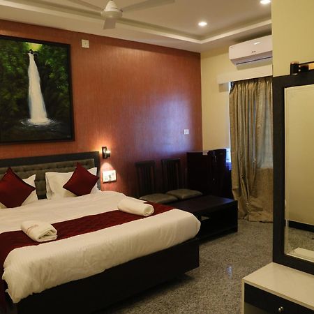 Ashlesh Hotel Manipal Exterior foto