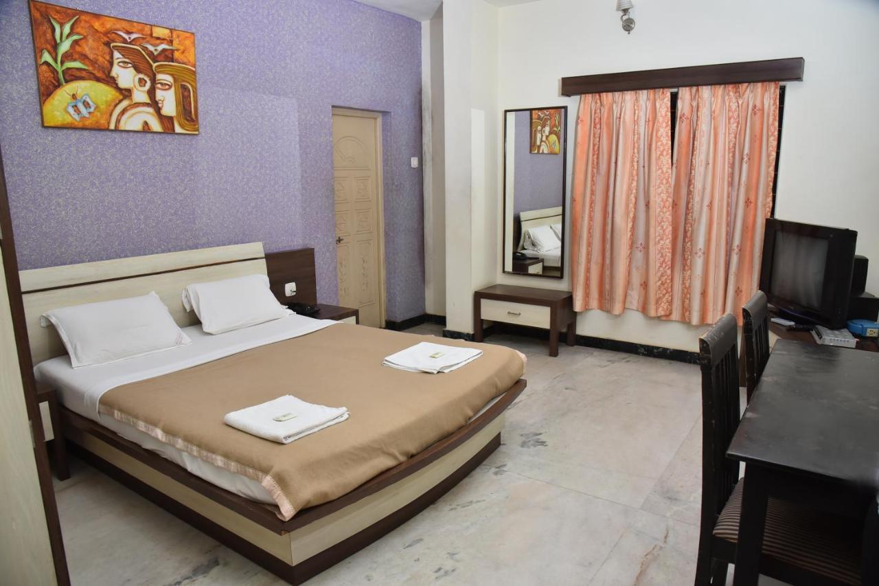 Ashlesh Hotel Manipal Exterior foto