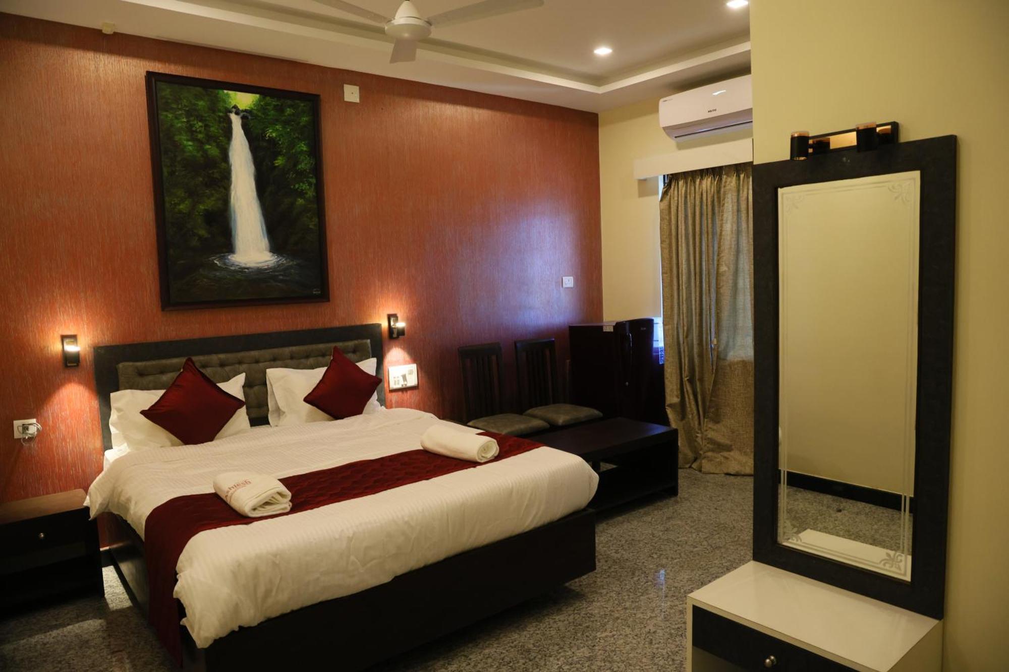 Ashlesh Hotel Manipal Exterior foto