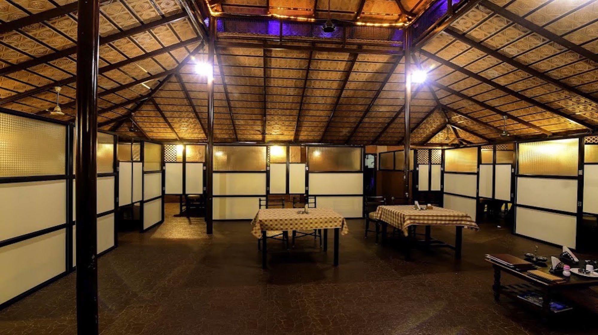 Ashlesh Hotel Manipal Exterior foto