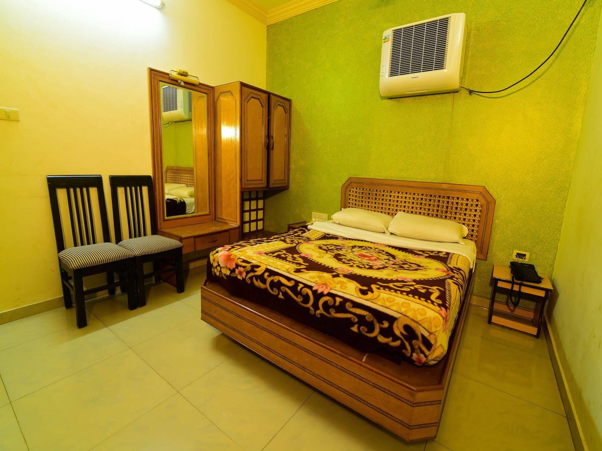 Ashlesh Hotel Manipal Exterior foto
