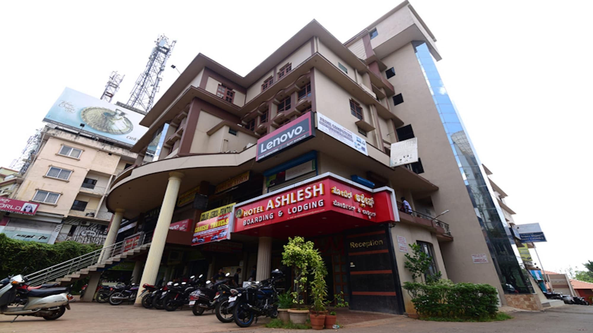 Ashlesh Hotel Manipal Exterior foto
